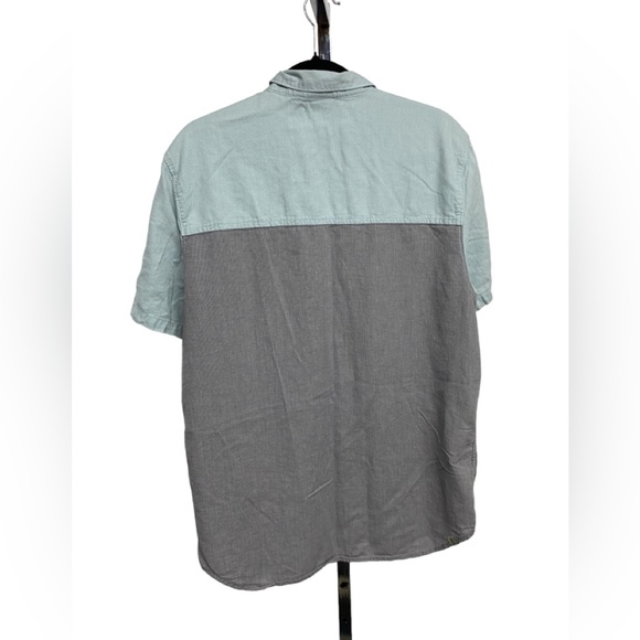 Vans 100% lightweight cotton two toned button down shirt size large - Picture 2 of 2